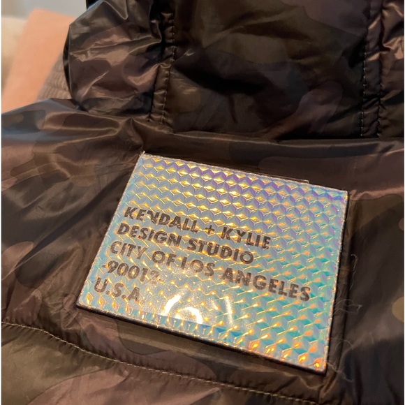 Kendall + Kylie Ixora Military Camo Puffer Hooded Coat - Picture 3 of 9